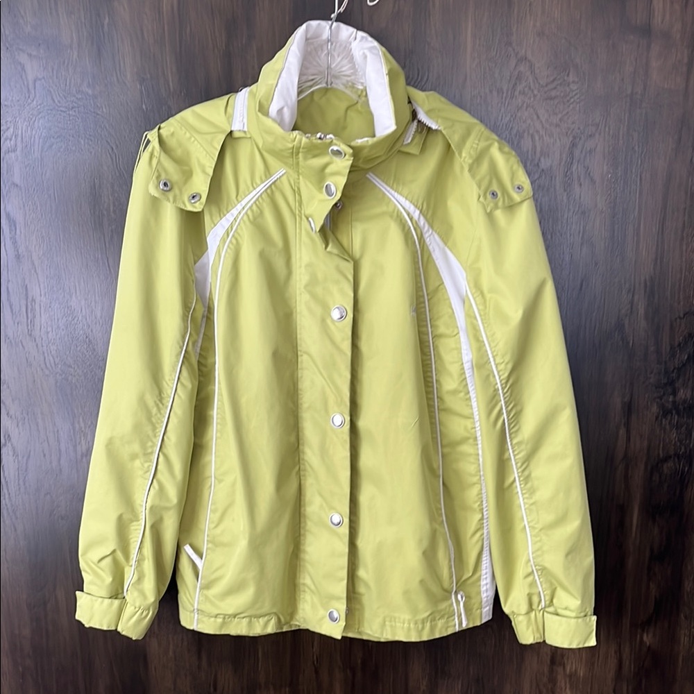 Green and White Ski Snow Jacket with Collared Neckline